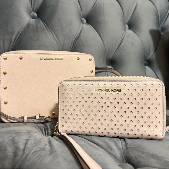 Michael Kors Wristlet - Picture 2 of 3